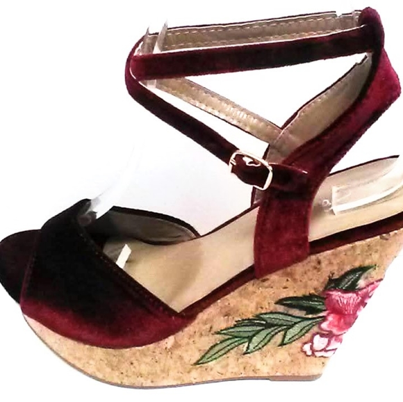 NEW! Burgundy Crush Velvet Wedge! - Picture 6 of 12